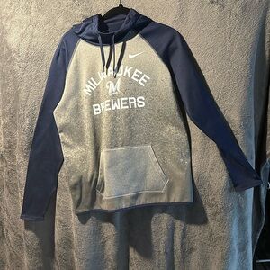 Women’s Nike Milwaukee Brewer sweatshirt!